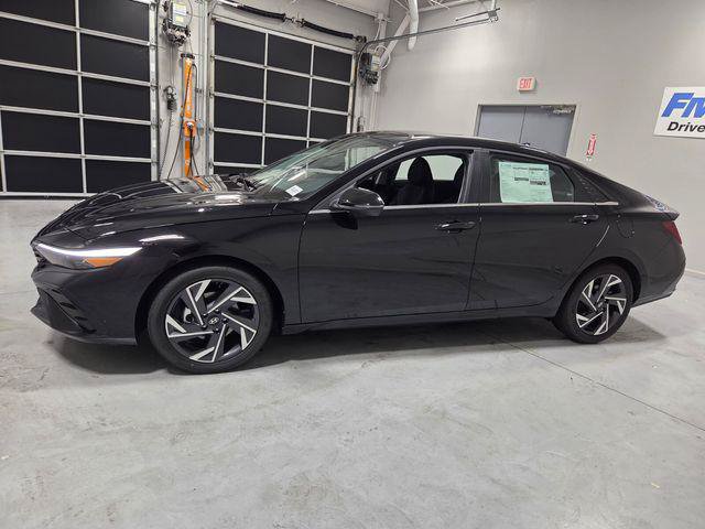New 2026 Hyundai Elantra Limited FWD image 4
