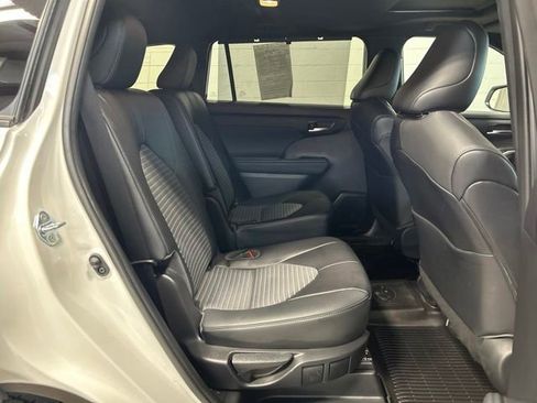 Used 2023 Toyota Highlander XSE AWD/4WD image 18