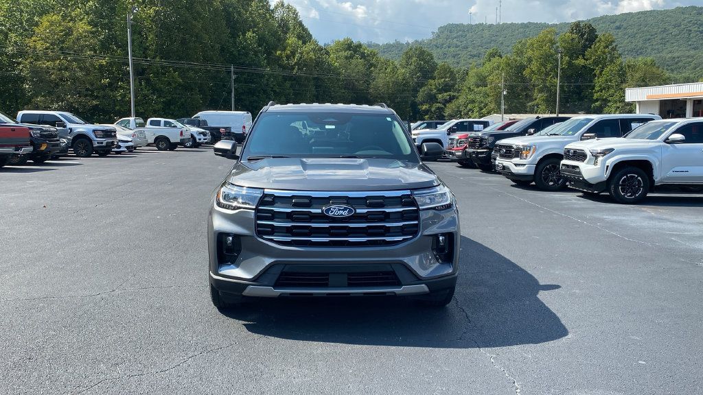 New 2027 Ford Explorer Active w/ Active Comfort Package RWD image 2