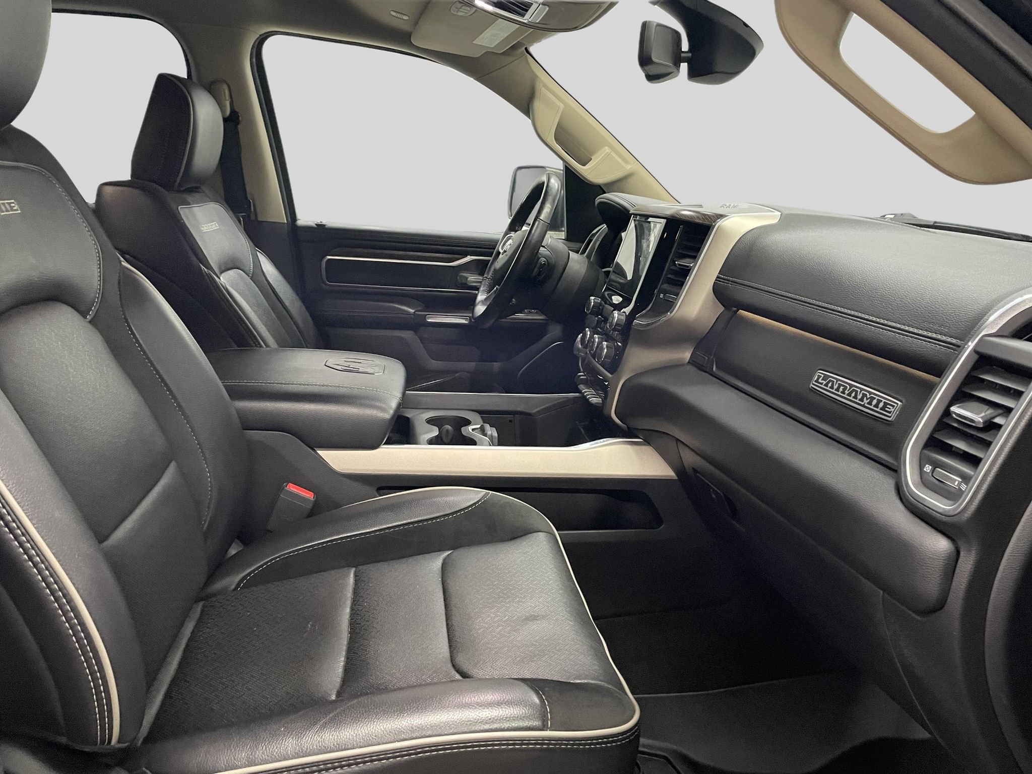 Used 2019 RAM 1500 Laramie AWD/4WD image 11