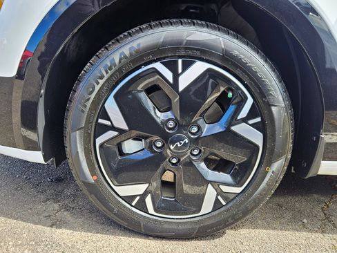 Used 2023 Kia Niro Wind w/ Wind Preserve Package FWD image 32