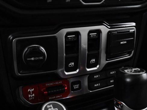 Used 2018 Jeep Wrangler Rubicon AWD/4WD image 25