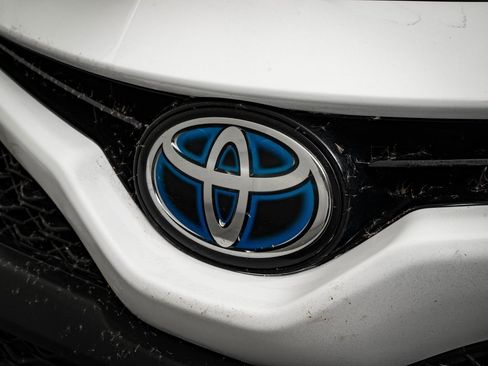 Used 2018 Toyota Camry SE image 3