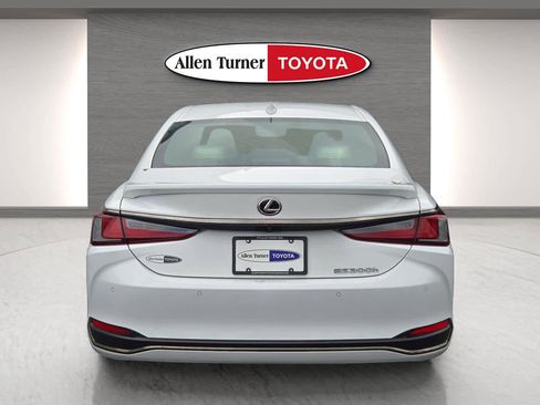 Used 2024 Lexus ES 300h F Sport image 6