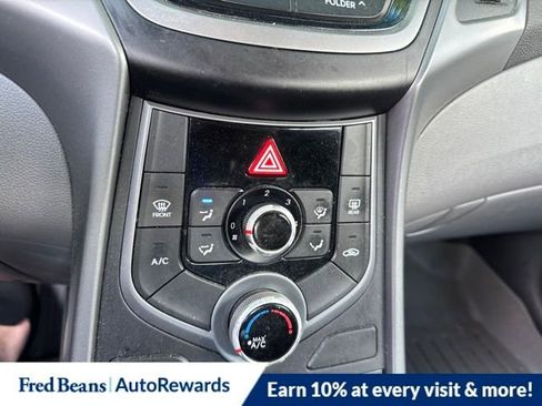 Used 2014 Hyundai Elantra SE FWD image 11