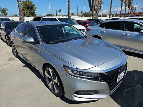 Used 2018 Honda Accord Touring image 2
