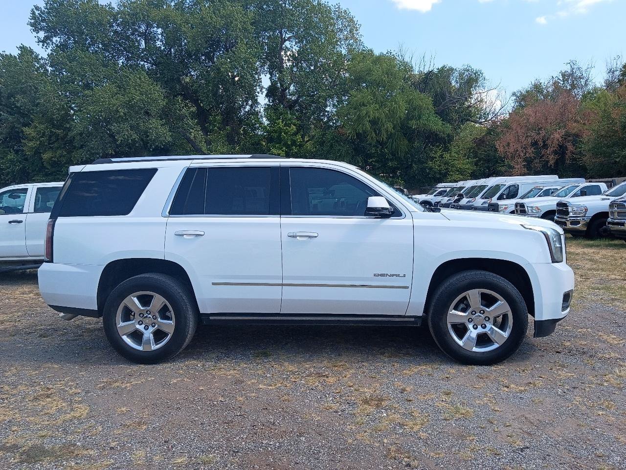 Used 2017 GMC Yukon Denali AWD/4WD image 4