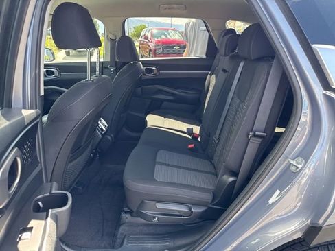 Used 2023 Kia Sorento LX AWD/4WD image 13