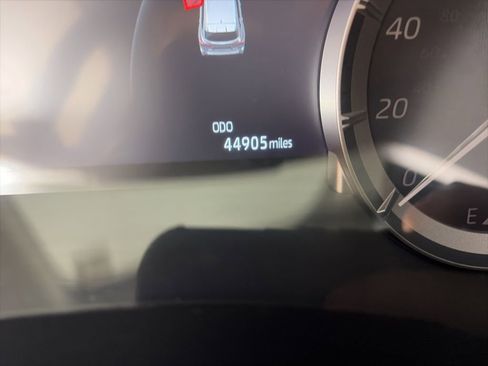 Used 2023 Toyota Highlander XLE AWD/4WD image 5