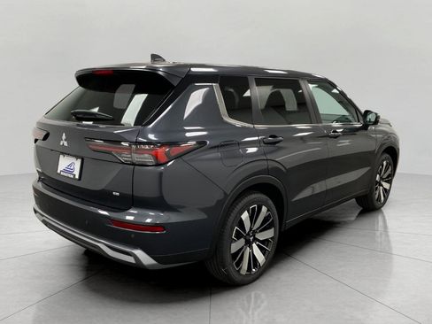 New 2025 Mitsubishi Outlander SE image 3