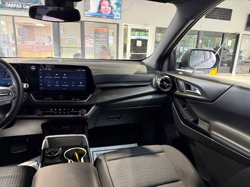 Used 2026 Chevrolet Equinox LT FWD image 32