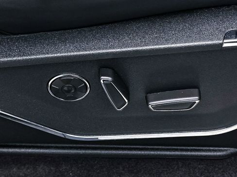 Used 2024 Ford F150 Platinum w/ Equipment Group 702A High image 38