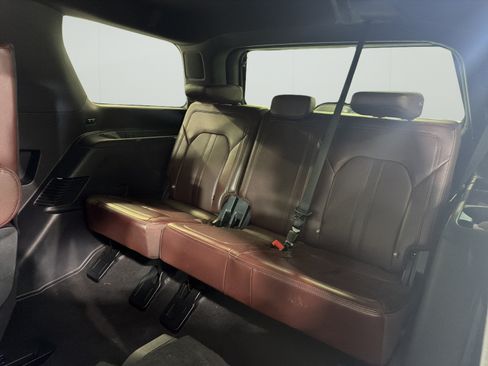 Used 2024 Ford Expedition Limited AWD/4WD image 10