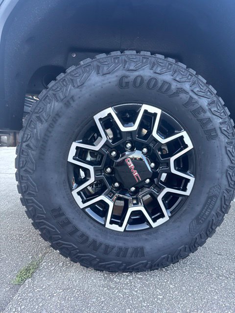 Used 2025 GMC Sierra 2500 AT4X AWD/4WD image 12