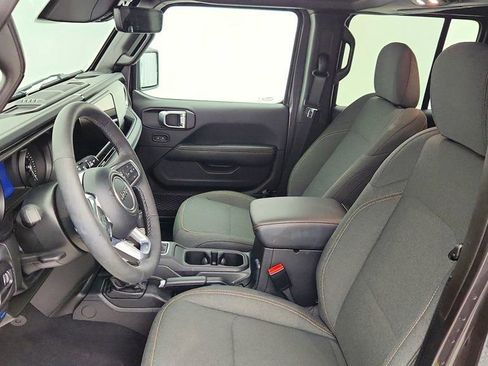 Used 2025 Jeep Wrangler Unlimited Sahara image 21