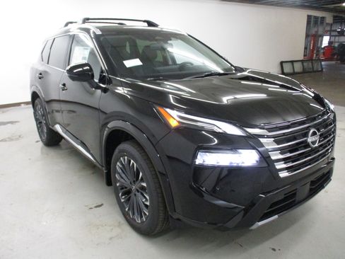New 2026 Nissan Rogue Platinum AWD/4WD image 3
