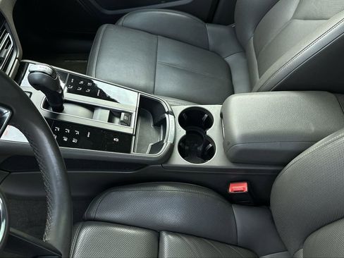 Used 2023 Porsche Macan image 25