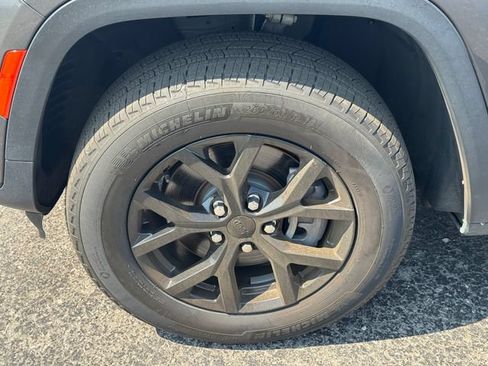 Certified 2024 Jeep Grand Cherokee L Laredo AWD/4WD image 10