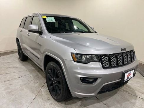 Used 2020 Jeep Grand Cherokee Altitude image 2
