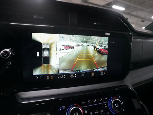 Used 2025 GMC Sierra 2500 AT4 w/ AT4 Preferred Package AWD/4WD image 18