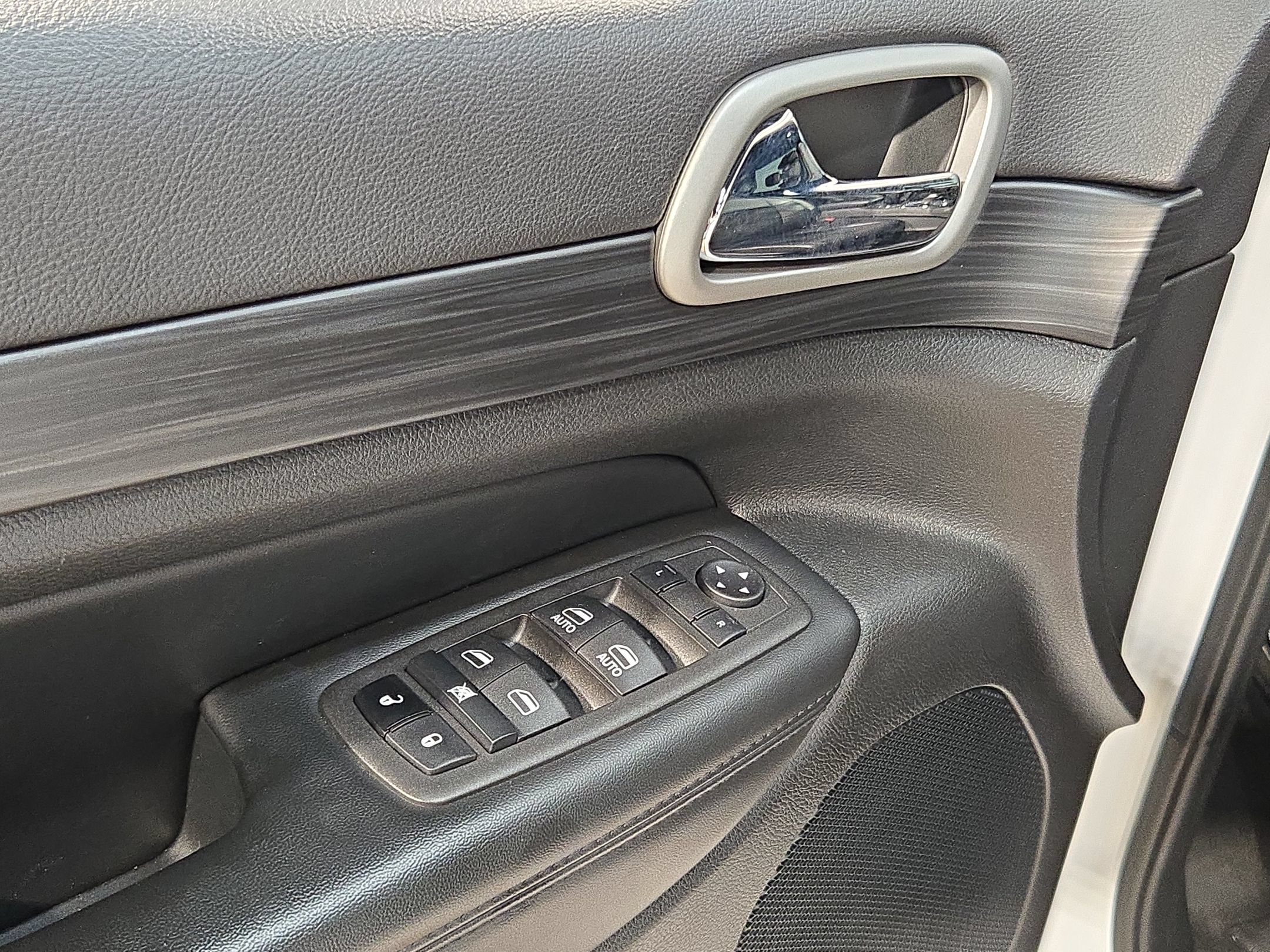 Used 2022 Jeep Grand Cherokee Laredo X AWD/4WD image 21