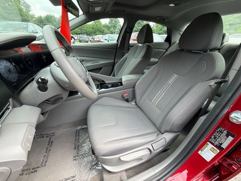 Certified 2025 Hyundai Elantra SEL FWD image 15