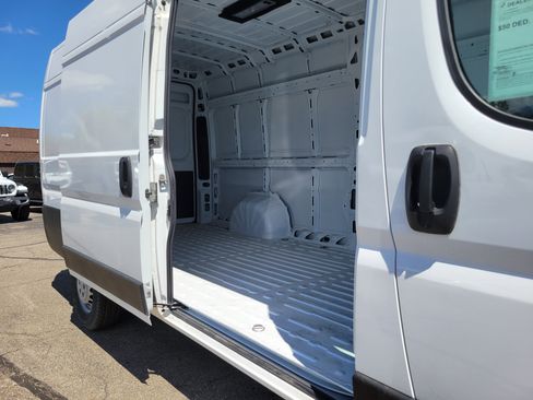 Used 2025 RAM ProMaster 3500 w/ Convenience Group FWD image 16