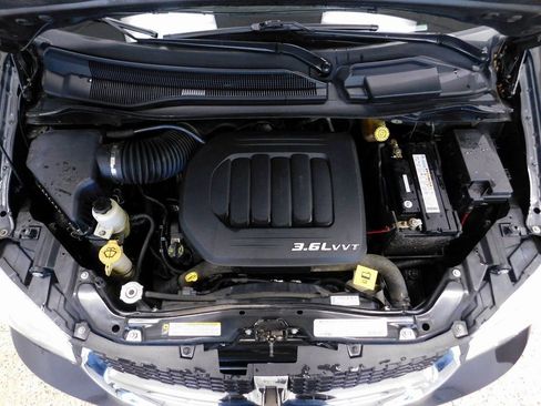 Used 2011 Dodge Grand Caravan SXT image 13