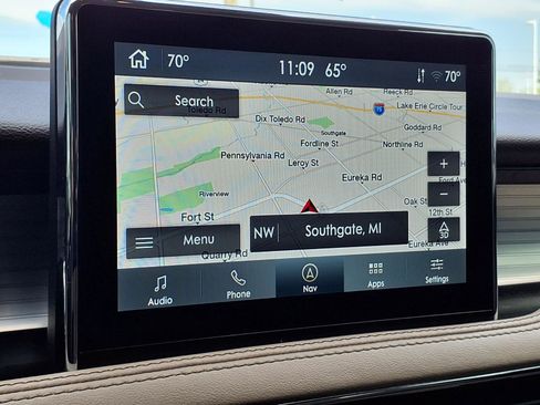 Used 2022 Lincoln Corsair AWD w/ Premium Package image 9