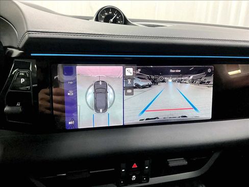 New 2026 Porsche Macan Turbo Electric AWD/4WD image 18