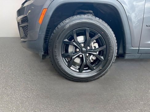 Used 2024 Jeep Grand Cherokee Altitude AWD/4WD image 43