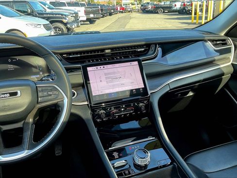 Used 2024 Jeep Grand Cherokee Limited 4xe image 6