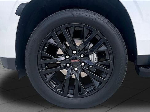 Used 2024 GMC Yukon SLT w/ SLT Luxury Package RWD image 11