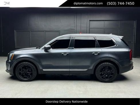 Used 2020 Kia Telluride EX AWD/4WD image 3
