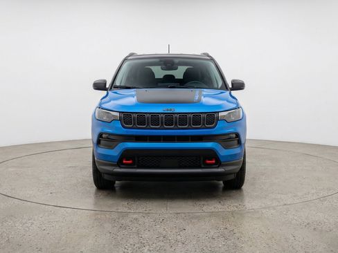 Used 2025 Jeep Compass Trailhawk image 2