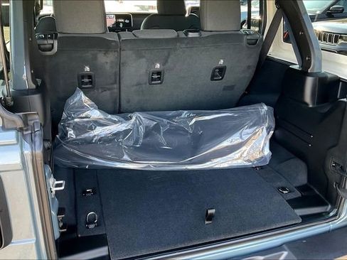 New 2025 Jeep Wrangler Unlimited Rubicon w/ XTREMEE 35" Tire Package image 23