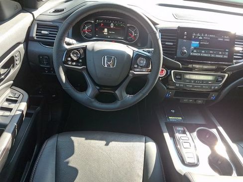 Used 2024 Honda Passport Black Edition image 12