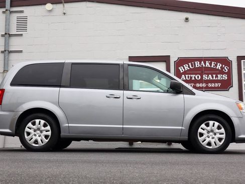 Used 2018 Dodge Grand Caravan SE w/ UConnect Hands-Free Group FWD image 7