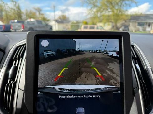 Used 2024 Ford Edge SE w/ Black Appearance Package image 4