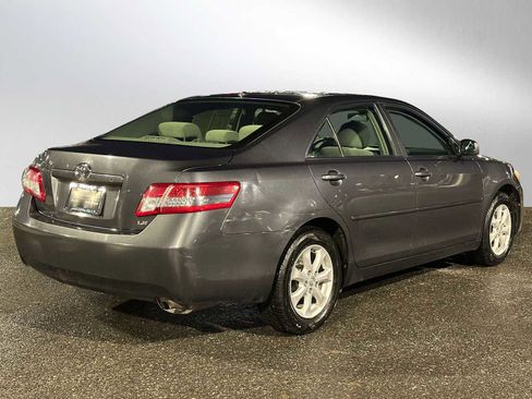 Used 2011 Toyota Camry LE image 3