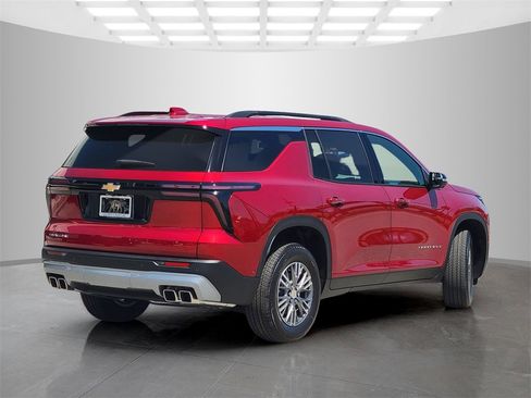 New 2025 Chevrolet Traverse LT w/ Enhanced Driving Package image 4