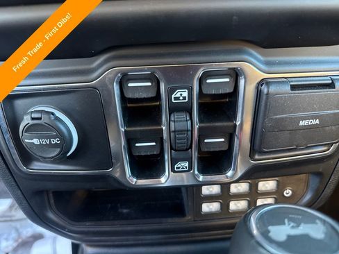 Used 2022 Jeep Wrangler Unlimited Sahara w/ Cold Weather Group image 11