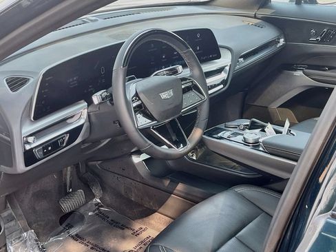 Used 2025 Cadillac Lyriq Luxury w/ LPO, Floor Liner Package AWD/4WD image 9