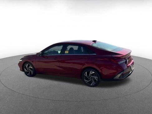 Used 2025 Hyundai Elantra Limited image 8