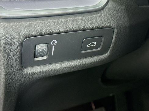 Used 2019 Volvo S60 T5 Momentum w/ Premium Package image 7