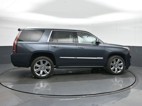 Used 2019 Cadillac Escalade Premium Luxury AWD/4WD image 8