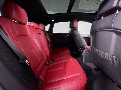 New 2026 Porsche Macan Base image 29