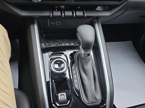 New 2025 Chevrolet Colorado LT w/ LT Convenience Package image 15