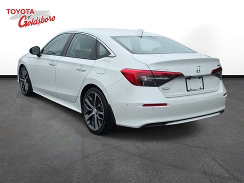 Used 2024 Honda Civic Touring image 7