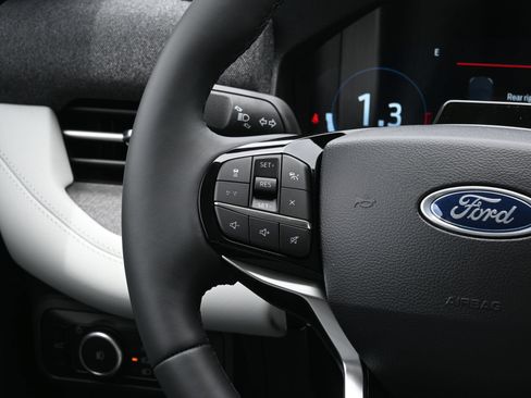 New 2026 Ford Explorer Platinum w/ LUX Leather Package AWD/4WD image 7